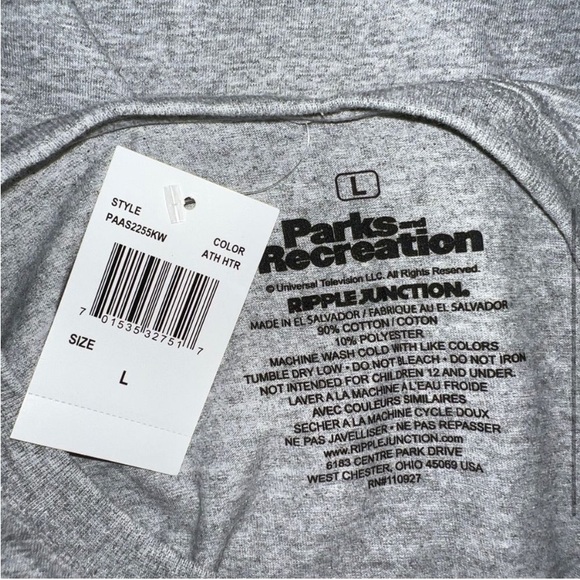 🆕 RIPPLE JUNCTION: PARKS & RECREATION BASKETBALL T-shirt- Various Sizes - Picture 4 of 4